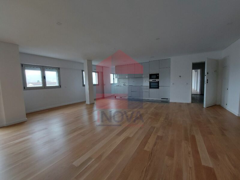 Para venda Apartamento T3 novo junto ao centro Braga São Victor - garagem, aquecimento central, varandas, painéis solares, ar condicionado