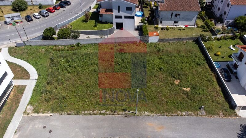 Lote de terreno com 315m2 Vila de Prado Vila Verde - bons acessos