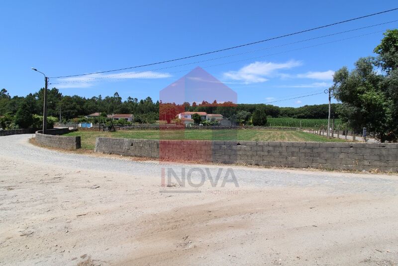 Venda de Terreno plano Cervães Vila Verde - água, bons acessos, poço