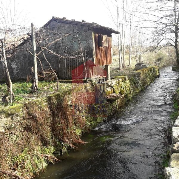 Para venda Casa V0 junto ao centro Vila Verde Sabariz - zona calma