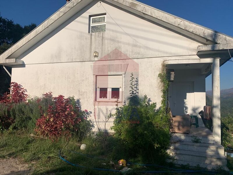 Moradia Térrea V3 à venda Terras de Bouro - lareira