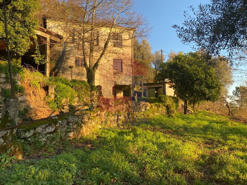 Venda de Quinta/Herdade V5 Amares - garagem, bons acessos, sótão, água