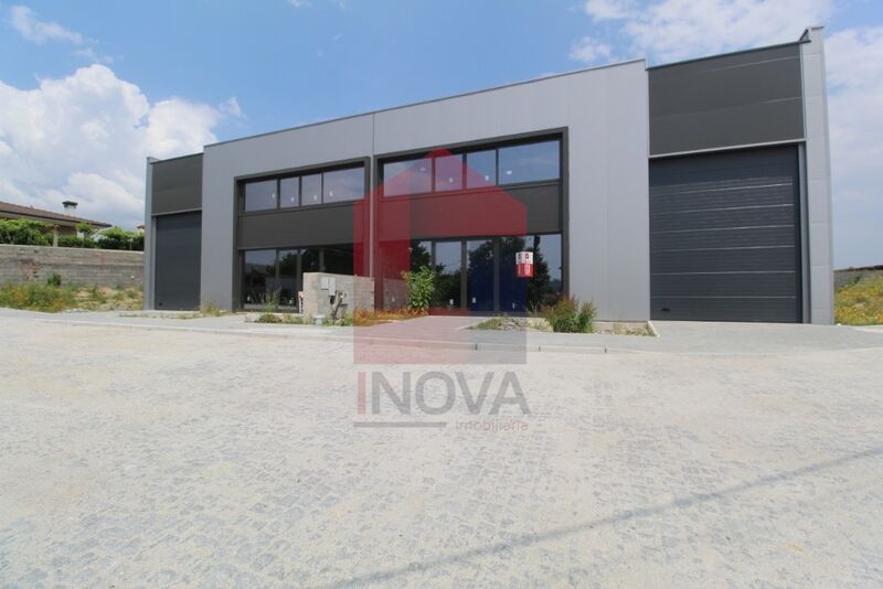 Venda de Armazém com 384m2 Loureira Vila Verde - bons acessos, wc