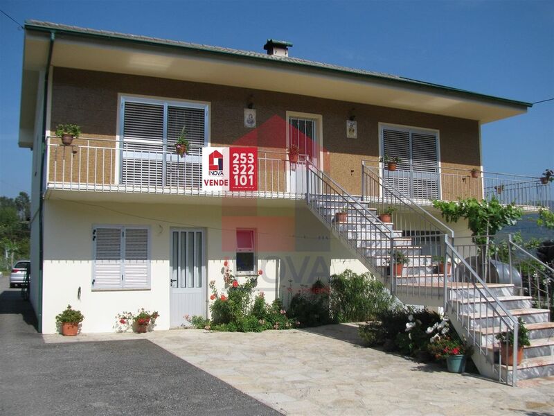 Quinta com moradia V4 à venda Ponte Vila Verde - bons acessos, lareira, portão automático, água, aquecimento central, poço