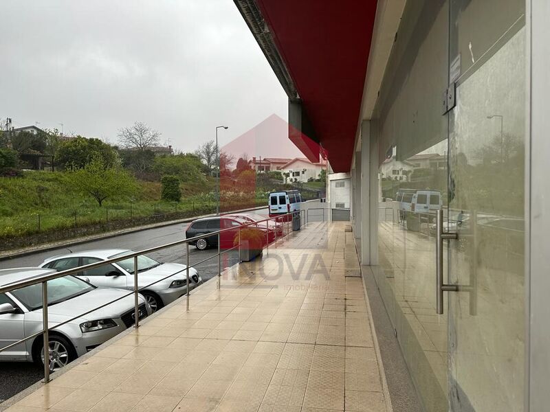 Loja no centro Vila Verde - espaço amplo, wc, montra
