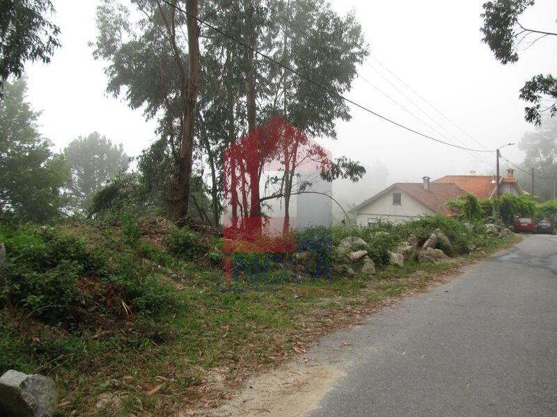 Land with 2205sqm Aboim da Nóbrega Vila Verde - easy access