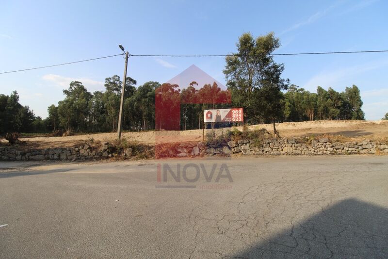 Land with 760sqm Loureira Vila Verde - easy access, great location