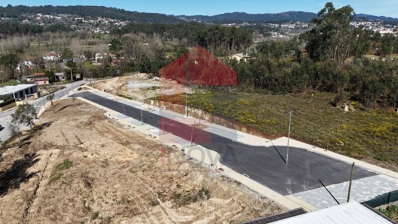 Terreno com projeto aprovado, Loureira
