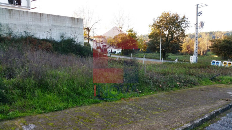 Plot of land for construction Lage Vila Verde - great location, easy access