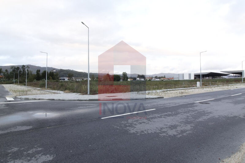 Land with 1891sqm Figueiredo Amares - easy access, great location