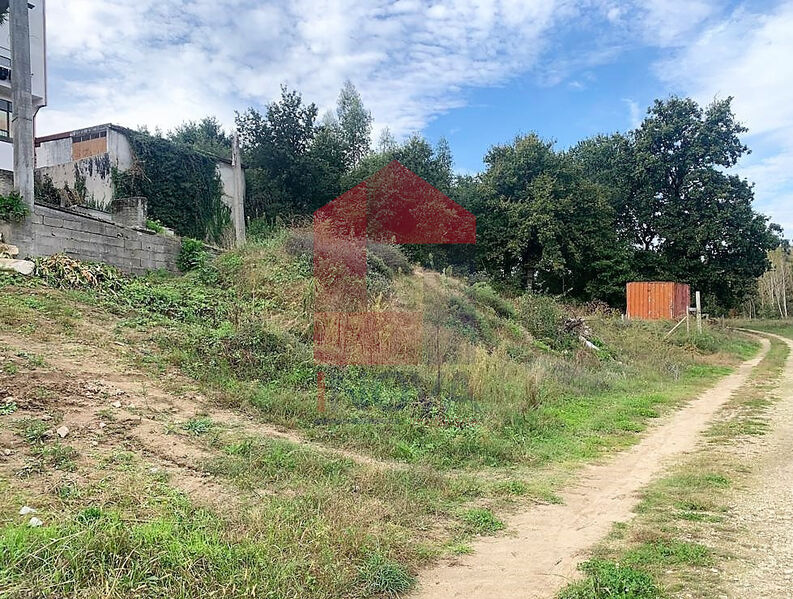 Terreno para construção Vila Verde Loureira - bons acessos