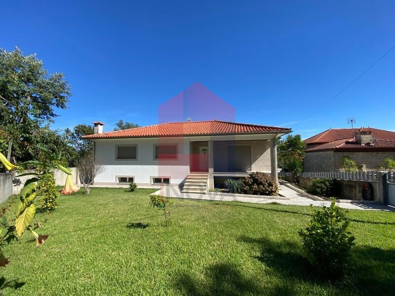 жилой дом V3 Barbudo Vila Verde - барбекю, терраса, великолепное месторасположение, система кондиционирования, солнечные панели, центральное отопление