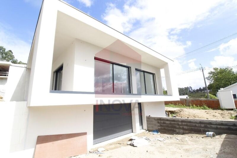 House 3 bedrooms Single storey Vila Verde - air conditioning, excellent location, garage