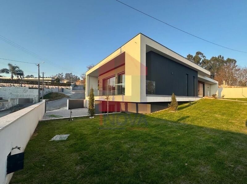 House V3 Single storey Vila Verde - air conditioning, excellent location, garage