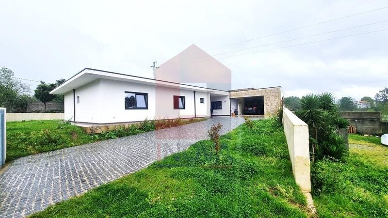 House V4 Isolated Coucieiro Vila Verde - alarm, garage, air conditioning, fireplace, video surveillance, automatic irrigation system, central heating, garden