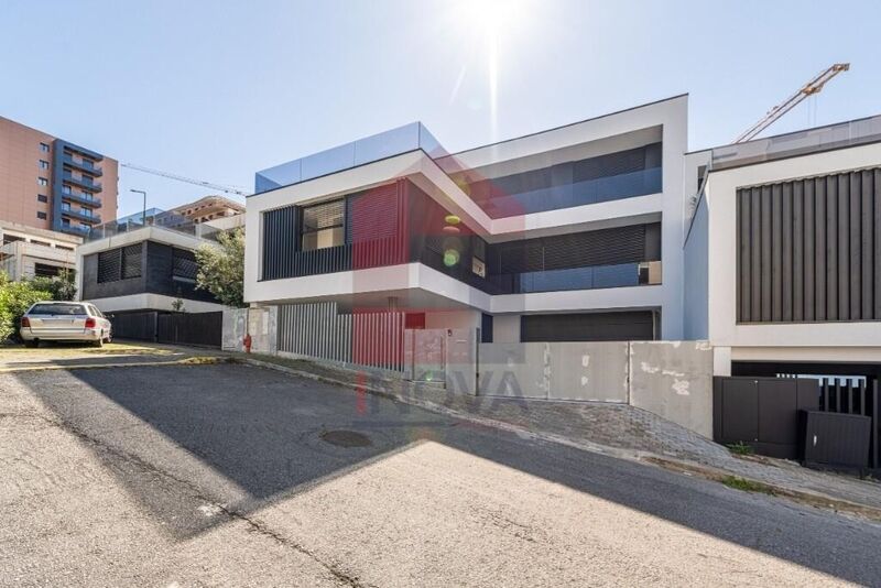House V3 Modern Fraião Braga - air conditioning, underfloor heating, garage, garden, terrace, excellent location, swimming pool