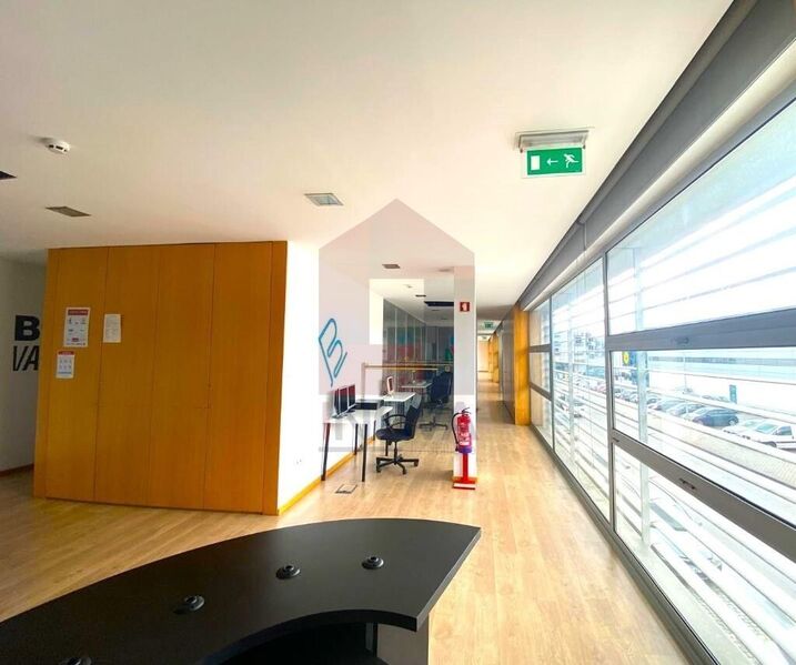 Office in the center Vila Verde - wc, great location