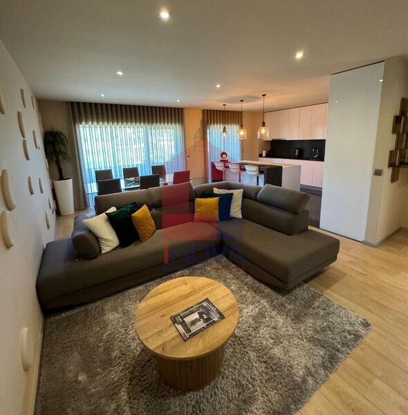 Apartamento T2 Lage Vila Verde - varandas, garagem, painéis solares, excelente localização, equipado, mobilado, ar condicionado
