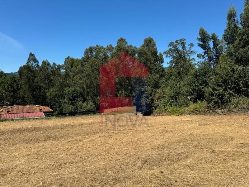 Land with 2449sqm Lanhas Vila Verde