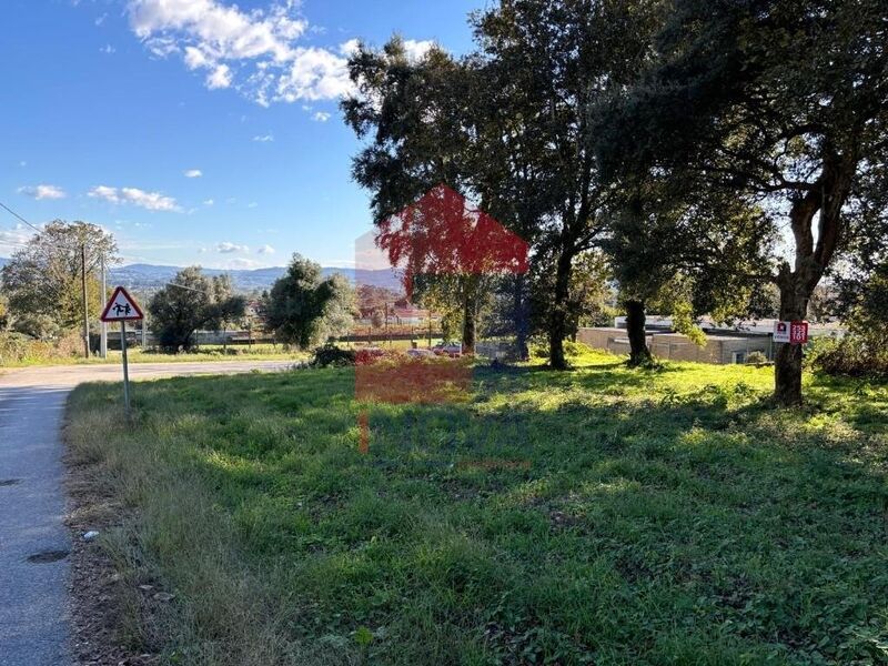 Land with 651sqm Oleiros Vila Verde - easy access
