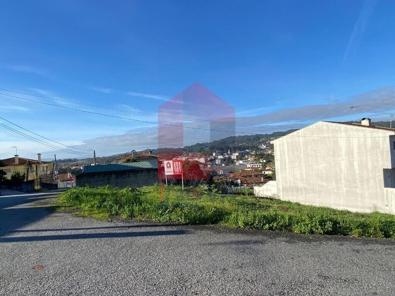 Plot with 185sqm Vila Verde - easy access