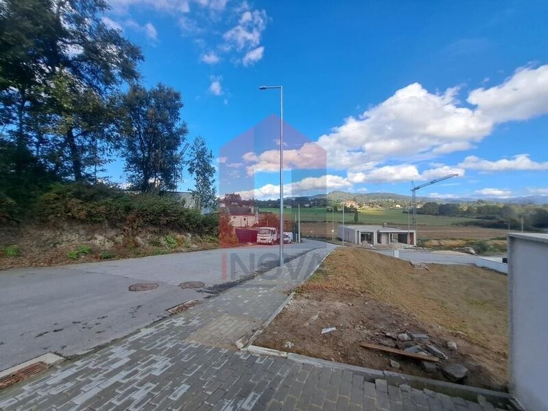 Terreno com 1335m2 Solo Urbanizável, Coucieiro Vila Verde - bons acessos