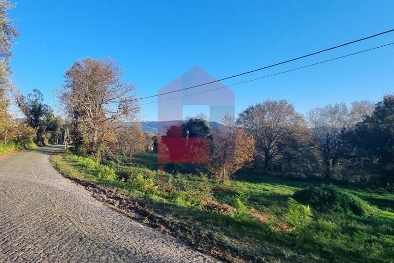 Land with 1262sqm Prado São Miguel Prado (São Miguel) Vila Verde - easy access