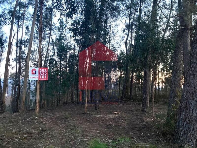 Land with 1496sqm Sabariz Vila Verde - easy access