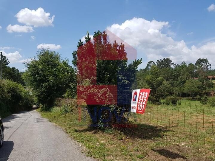 Land with 2809sqm Moure Vila Verde - easy access