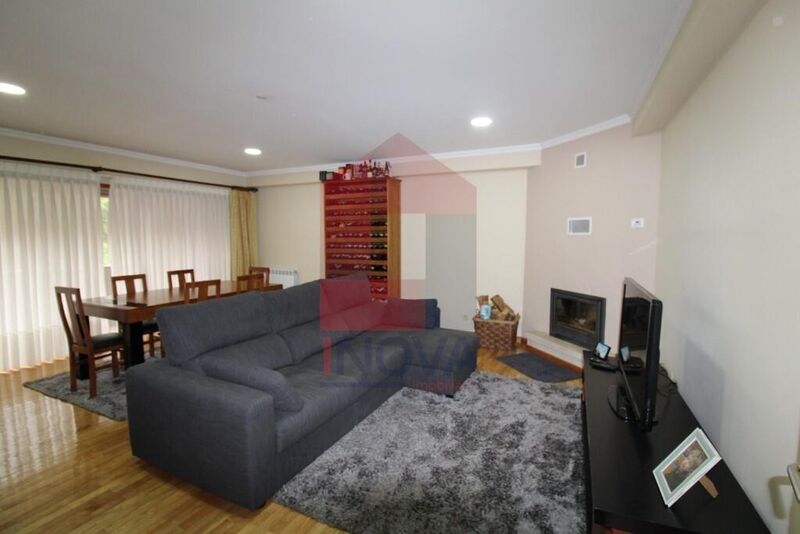 Apartamento no centro T3 Terras de Bouro Moimenta (Santo André) - sótão, r/c, garagem, varanda, terraço, aquecimento central, vidros duplos