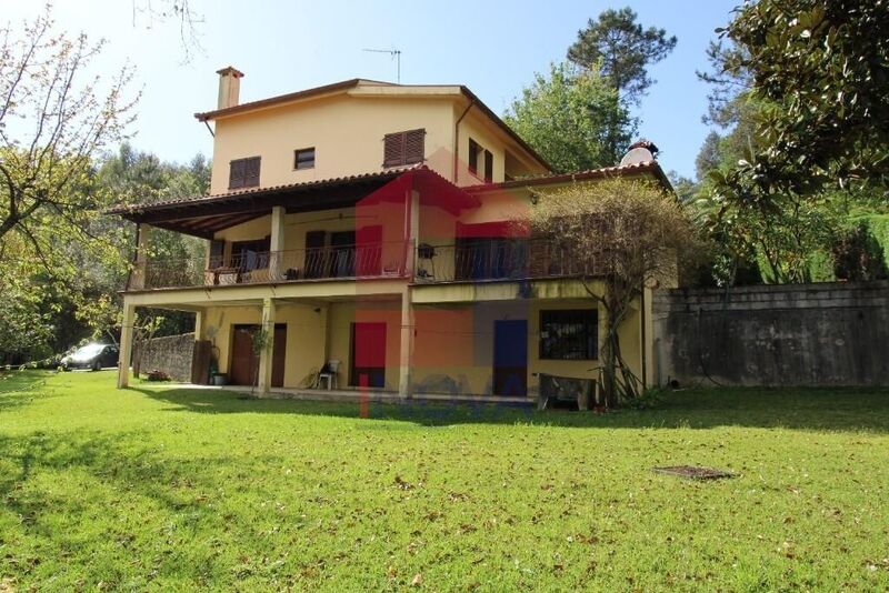 House V4 Santiago Carreiras Vila Verde - central heating, garage, balconies, fireplace, balcony, excellent location