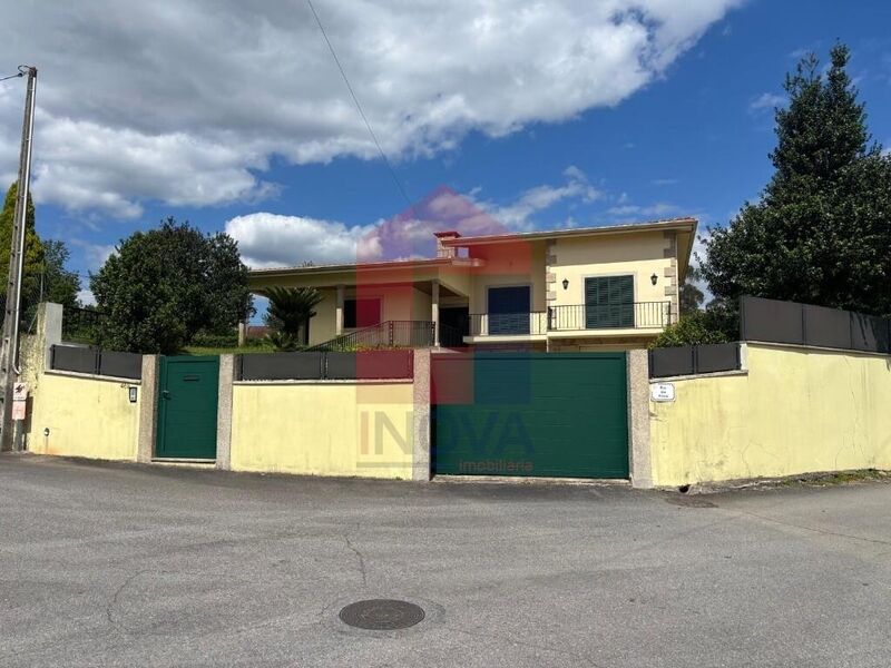 House V4 Single storey Lago Amares - fireplace, balcony, boiler, garage, barbecue, balconies