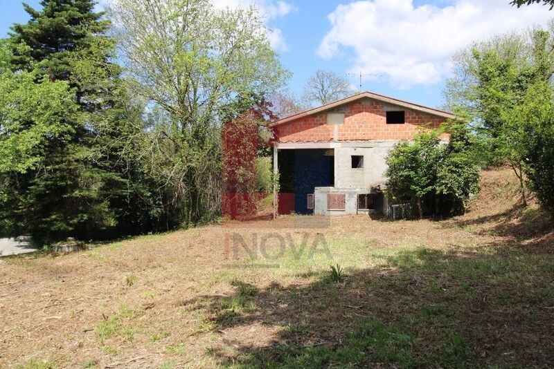 Moradia V2 para renovar Sabariz Vila Verde