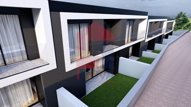 Moradia nova V3 Lamaçães Braga - alarme, portão automático, excelente localização, ar condicionado, garagem, varandas, painéis solares