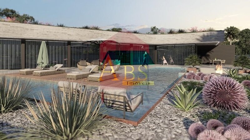 Casa V4 Térrea no centro Vila Verde - garagem, churrasqueira, piscina, ar condicionado