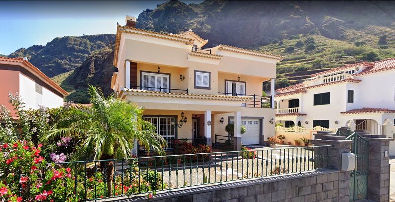 Moradia V4 Lagoa Paul do Mar Calheta (Madeira) à venda - bbq, jardim, garagem