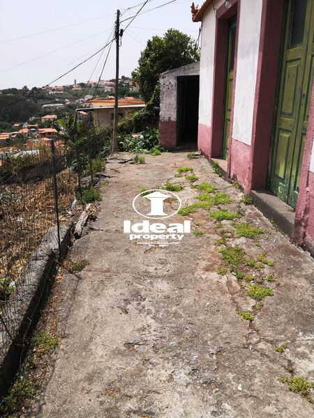 Moradia por recuperar para venda Laranjal Santo António Funchal - zona calma