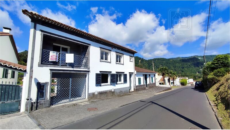 Moradia nova no centro V3 Furnas Povoação - terraço, varanda