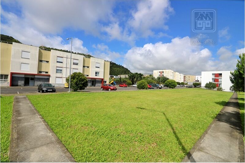 Land with 222.60sqm Rosto de Cão (Livramento) Ponta Delgada