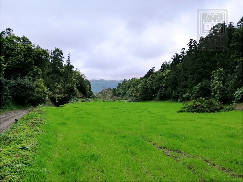 Terreno Rústico com 33580m2 Sete Cidades Ponta Delgada