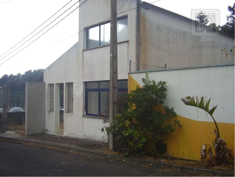 Armazém com 188m2 Feteira Horta para comprar