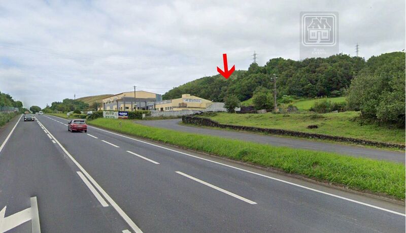 Para venda Terreno Rústico com 10120m2 Pico da Pedra Ribeira Grande - água