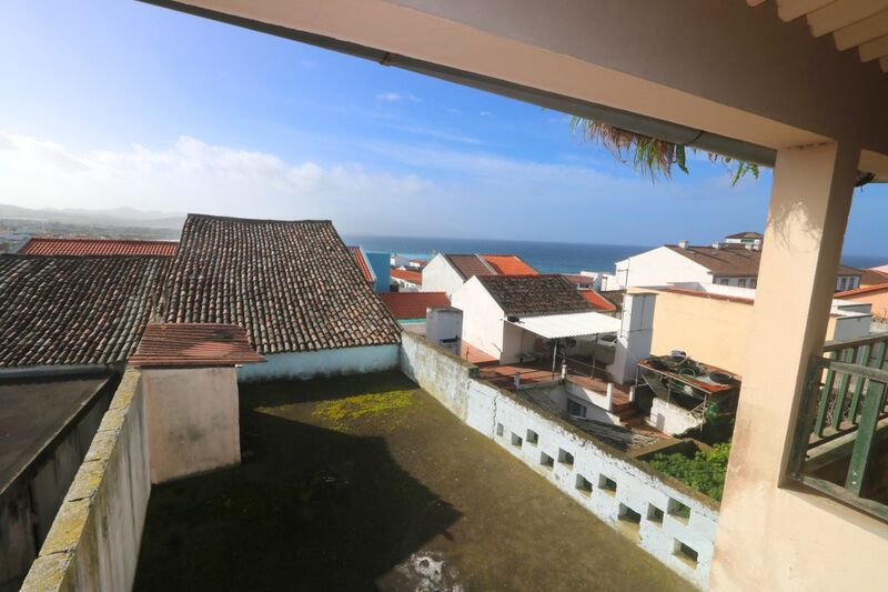 Para venda Moradia junto ao centro Ribeira Grande (Matriz) - terraço, piscina, lareira, quintal, varanda