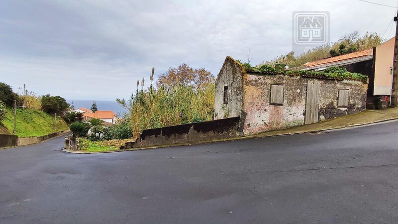 Moradia V1 Isolada em ruínas Ajuda da Bretanha Ponta Delgada - sótão, garagem