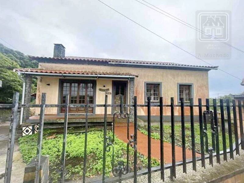 House V3 Isolated Terra Chã Angra do Heroísmo - backyard, fireplace, garden