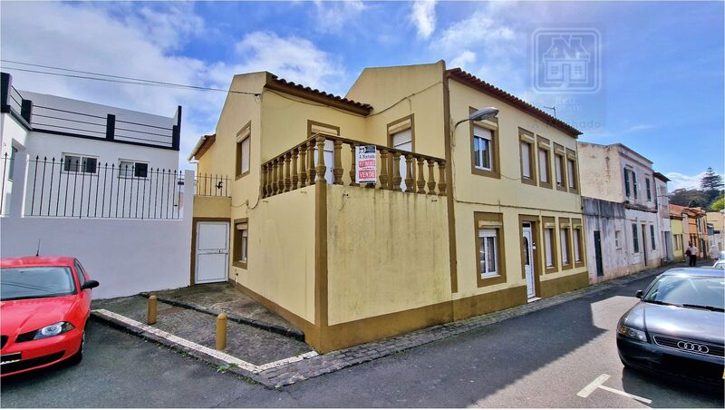 Moradia V5 Geminada Arquinha Ponta Delgada (São Sebastião) - varanda, terraço, garagem