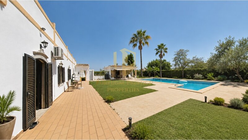 House V3 Boliqueime Loulé - fireplace, swimming pool, barbecue, equipped kitchen, automatic gate, garage