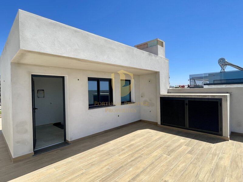 Omakotitalo Moderni V4 Tavira - parveke, piha, autotalli, uima-allas, merinäköala