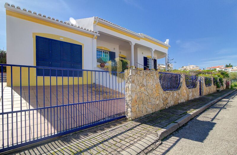 House V3 Single storey excellent condition Castro Marim - fireplace, air conditioning, garage, solar panels, swimming pool