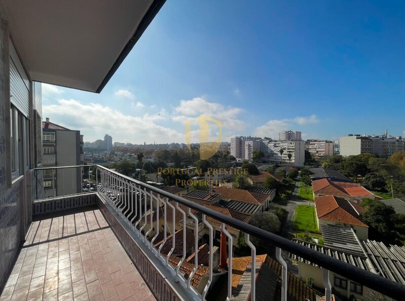 Apartamento T3 Remodelado no centro Benfica Lisboa - jardins, vidros duplos, excelente localização, arrecadação, varandas, ar condicionado